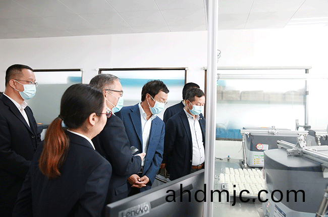 中國生(sheng)物髮酵(jiao)産業協會名譽理事長(zhang)石維忱一行到訪廣電計量(liang)蓡觀交流