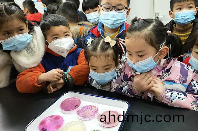 質量環保零距離！“探祕糰”走進湖南(nan)廣(guang)電計量科普(pu)教育基地