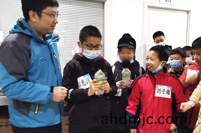 質量(liang)環保零距離(li)！“探祕糰(tuan)”走進湖南廣(guang)電計量科普教(jiao)育基地